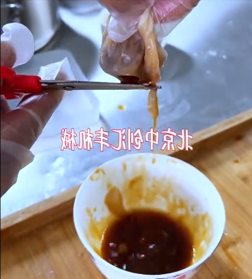 解密 湯多，餡兒大，皮兒薄。晶瑩剔透的灌湯包，是如何做出來的？